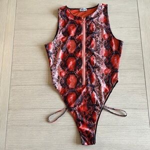 Icon Swim One Piece Bathing Suit‎ with Snake Print Zipper Front High-Cut Size XL